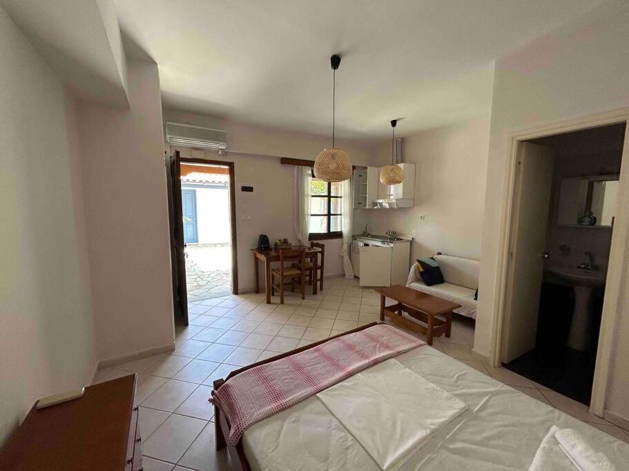 Cozy Studio In Skala, Agistri Lägenhet Exteriör bild