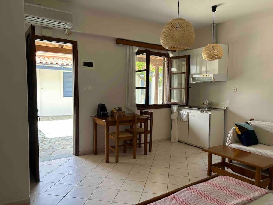 Cozy Studio In Skala, Agistri Lägenhet Exteriör bild